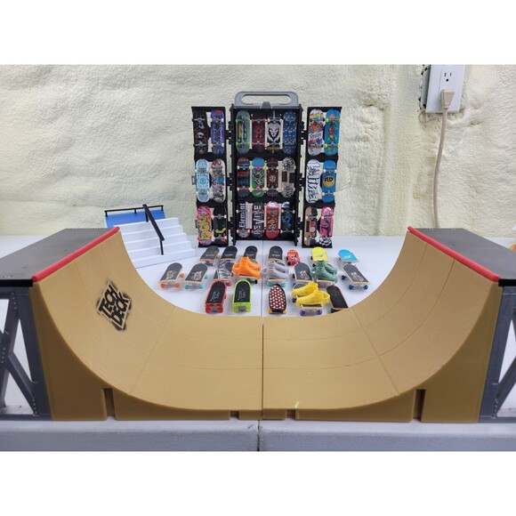 Vintage Tech Deck Skate Board (28) &Carrie Case Plus Accessories Lot
